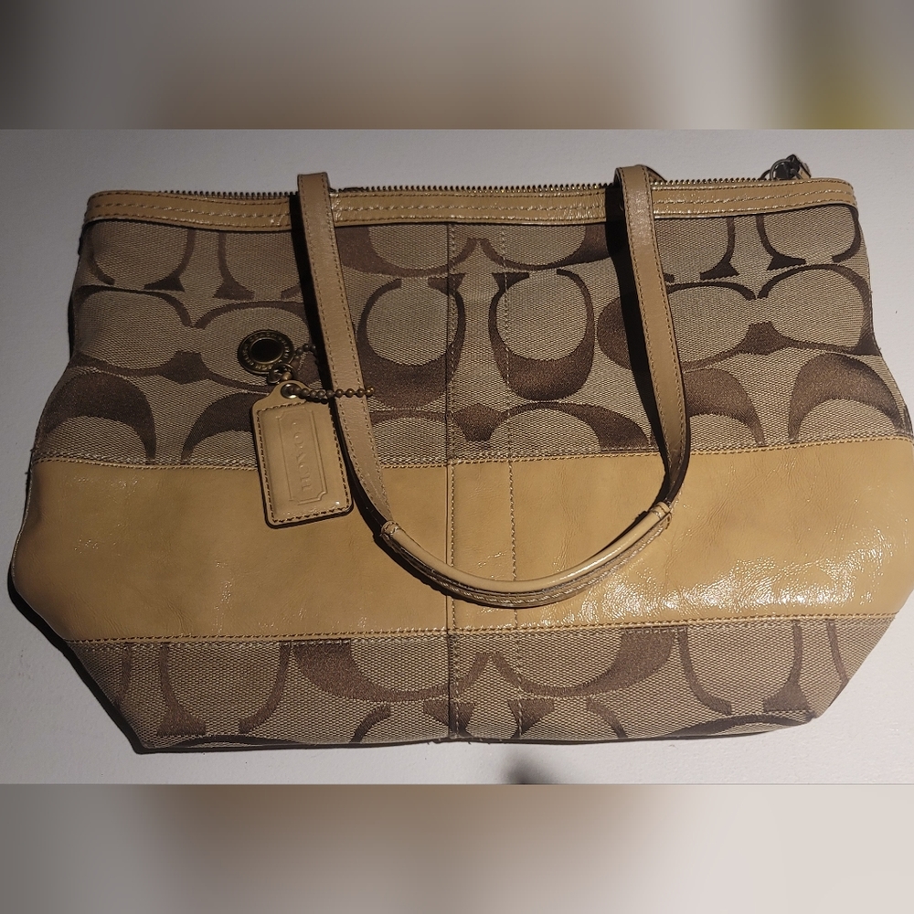 💯Auth COACH Signature Canvas Brown C Logo Purse, like new!